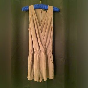 BCBGMaxazria xxsmall tan jumpsuit with pockets